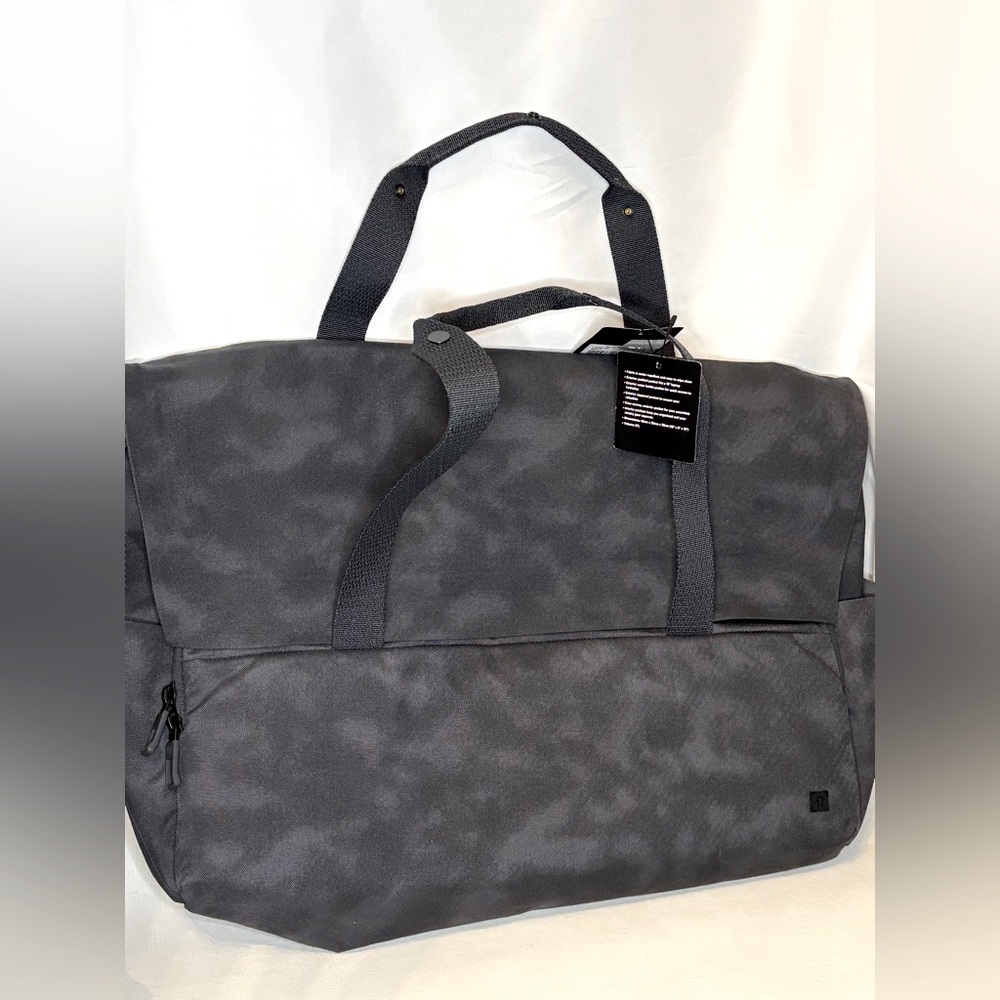 Lululemon New Early Embark Duffel 27L Deep Coal Nylon Large Messenger Laptop Bag - Picture 3 of 10
